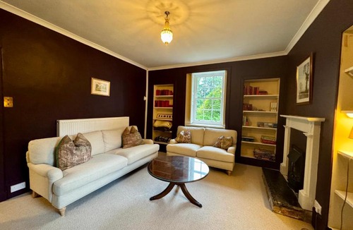 Tillicoultry Apartment | Charming 1700s Country Cottage on a Private Estate