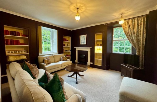 Tillicoultry Apartment | Charming 1700s Country Cottage on a Private Estate