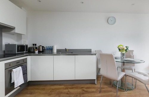 Grange Apartment | Charming 1Bed Flat with Private Balcony, Super Double Bed, Free Allocated Parking, and Easy Access to Tube & Central London