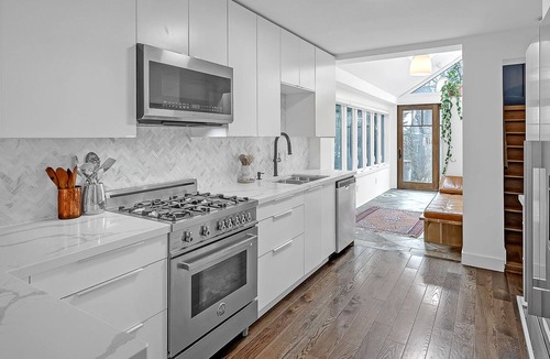 Leslieville House | Charming 2-Bed, 1-Bath Fully Furnished Home with Parking in Toronto!