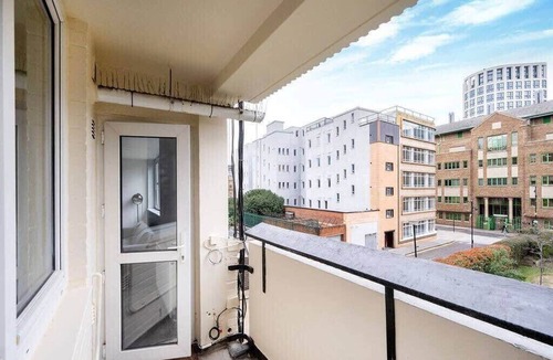 St Luke's Apartment | Charming 2-Bedroom Apartment in London