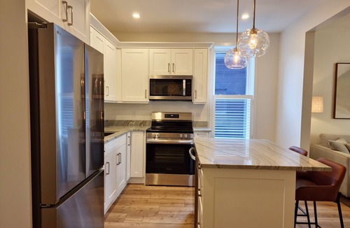 Grimsby House | Charming 2-bedroom heritage home with WiFi, AC in lovely Grimsby