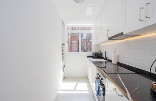el Camp d'en Grassot i Gracia Nova Apartment | Charming 2 bedroom in Trendy Gracia, 5 mins from the metro and 10 from Sagrada Familia!