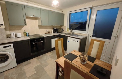 Stranraer House | Charming 2B Cottage in Stranraer: Vintage Escape