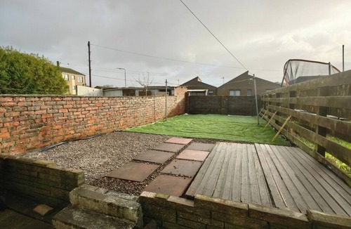 Stranraer House | Charming 2B Cottage in Stranraer: Vintage Escape