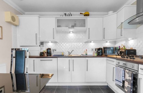 Gifford Apartment | Charming 2BR-2BA Flat next to Royal Park of Holyrood