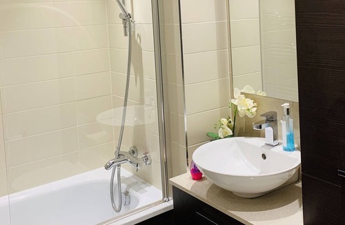 Boleyn Apartment | Charming 3-Bed Apartment in London