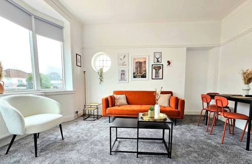 Glasgow House | Charming 3-Bed Oasis-free parking