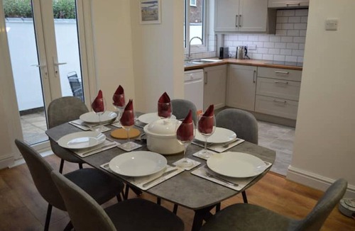 Liverpool House | Charming 3-Bed Period Terrace with Free Wi-Fi & Great Transport Links