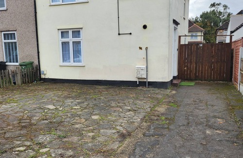 Goresbrook House | Charming 3-Bedroom House Rental in Greater London