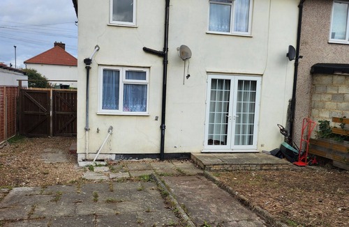 Goresbrook House | Charming 3-Bedroom House Rental in Greater London