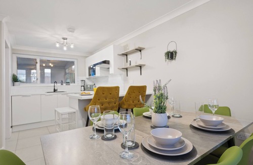 Chatham House | Charming 3-bedroom house with superfast Wi-fi & pool table in delightful Chatham