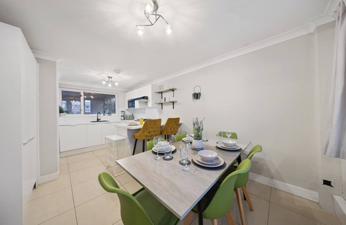 Chatham House | Charming 3-bedroom house with superfast Wi-fi & pool table in delightful Chatham