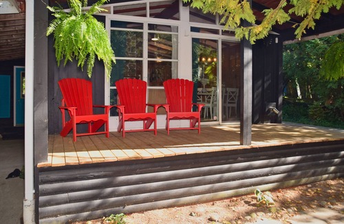 Huron-Kinloss Cottage | Charming 4-bed cottage by Lake Huron's sunsets.