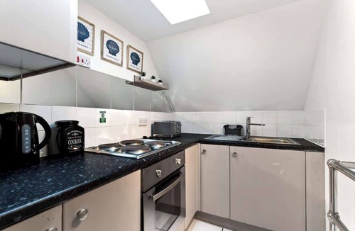 Paisley Apartment | Charming 4-bed in a Scottish Baronial mansion