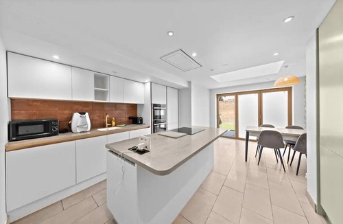 Cathall House | Charming 5 Bed - Leytonstone E11