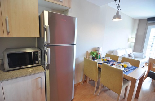 Santa Margarida Apartment | Charming Apartment in Roses, Costa Brava! 1500m from the Beach, Swimming Pool, Free Wi-Fi. Book now!