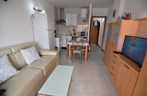 Santa Margarida Apartment | Charming Apartment in Roses, Costa Brava: Near the Beach, with Terrace, Garage, and All Amenities