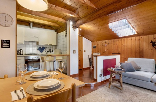 Pollein Apartment | 'Charming Attic Apartment' with Mountain View, Air Conditioning