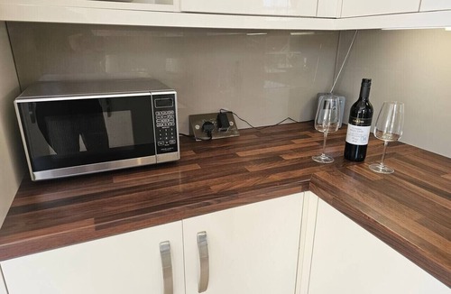 Biggar Apartment | Charming Biggar High Street Retreat - 2 Bedrooms