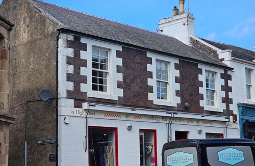Biggar Apartment | Charming Biggar High Street Retreat - 2 Bedrooms