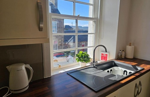 Biggar Apartment | Charming Biggar High Street Retreat - 2 Bedrooms