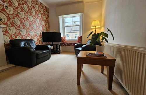 Biggar Apartment | Charming Biggar High Street Retreat - 2 Bedrooms