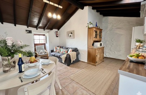 Las Vegas Cottage | Charming Casa Sofia: Tranquil Private Home with Pool, BBQ in Las Vegas