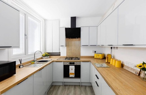 Oadby House | Charming Central Leicester 4 Bed Accommodation