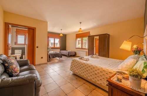 Cistella Cottage | Charming country house ideal for families, with large garden and pool