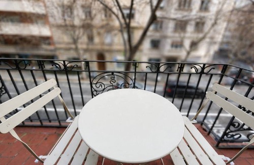 L'Antiga Esquerra de l'Eixample Apartment | Charming Eixample Flat | Private Balcony