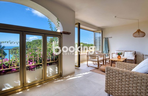 Sant Feliu de Guixols Apartment | Charming apartment in Sant Feliu de Guíxols with pool and spectacular sea views