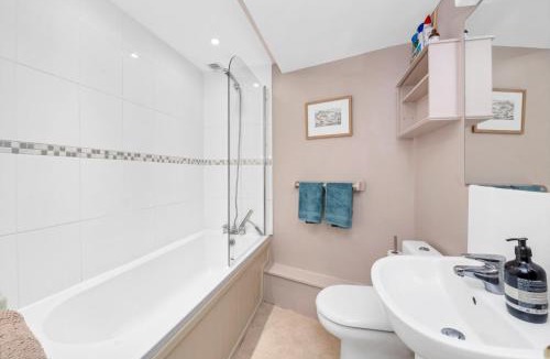 Bury St Edmunds House | Charming Guildhall street - sleeps up to 6 guests in the Medieval Grid