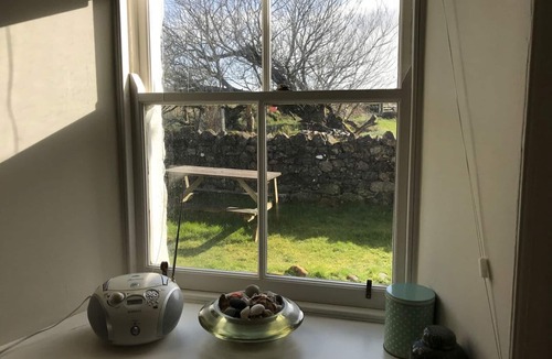 Portree House | Charming Half of 6 in Gedintailor