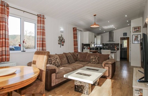 Hopton Castle Cabin | Charming Hazel Lodge in Clun