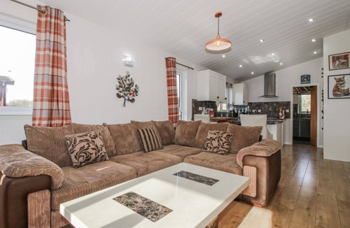 Hopton Castle Cabin | Charming Hazel Lodge in Clun