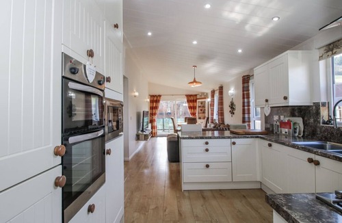 Hopton Castle Cabin | Charming Hazel Lodge in Clun