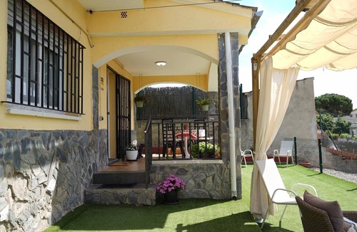 Macanet de la Selva House | Charming Holiday Home 'Can Dornena Refugio' with Mountain View, Wi-Fi & Air Conditioning