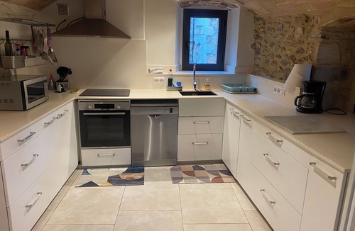 Juia House | Charming house with swimming pool in the heart of a village 15 minutes from Girona.