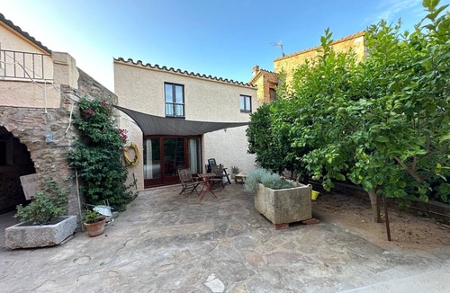 Juia House | Charming house with swimming pool in the heart of a village 15 minutes from Girona.