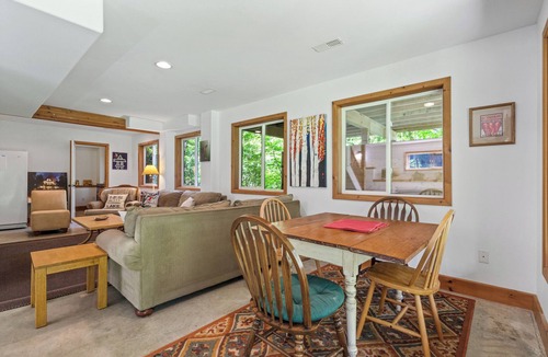 Lakefield Cottage | Charming Lakeside Cottage Retreat — Cozy, Quiet & Close to Town
