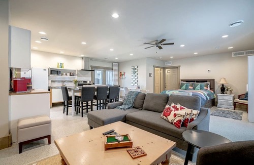 Leamington House | Charming Nature-Immersed Guest House with Relaxing Outdoor Lounge Area in Ontario, Canada