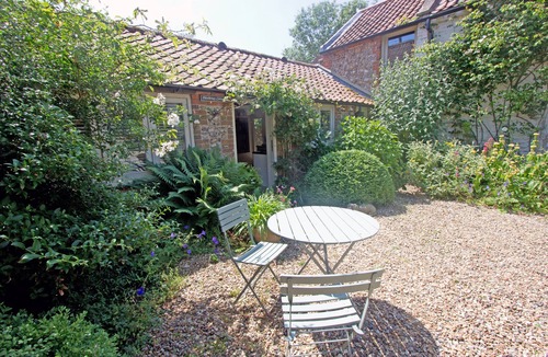 Sharrington Cottage | Charming, pet friendly Grade II single-storey cottage on a quiet country lane.