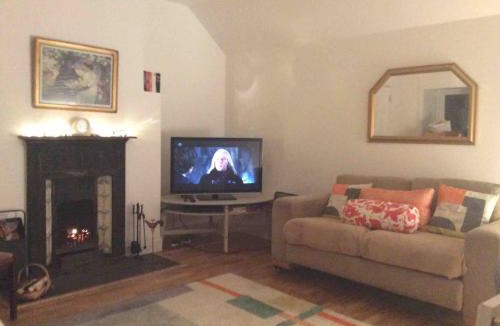 Port Ellen House | Charming quirky coastal Cottage Port Ellen