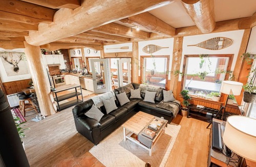 Lac-Saint-Paul Cabin | Charming & Rustic Chalet on Lac Marie Louise