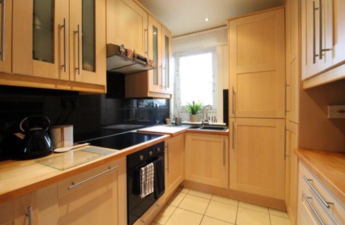 Restalrig Apartment | Charming, Spacious 1BR Flat for 4 in Edinburgh