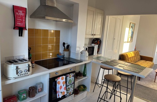 Saxmundham Apartment | Charming, spacious and full of natural light 2-story flat in central Saxmundham.