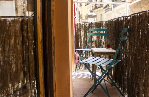 La Seu Condo | CHARMING STUDIO AT THE CATHEDRAL. (STRICTLY TWO PEOPLE)