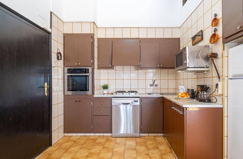 Bon Relax Cottage | Charming Vintage House with Pool, Garden & WiFi in Quiet Sant Pere Pescador