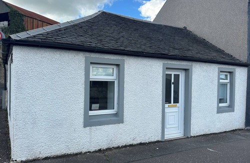 Kirkmichael Cottage | Charming wee Toll Cottage In Maybole Scotland